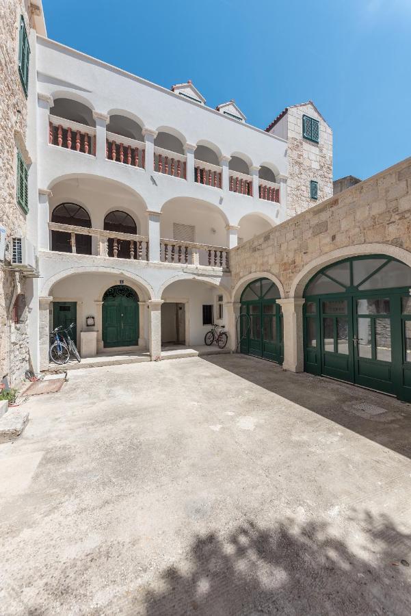 Heritage Palace Listun Макарська Екстер'єр фото